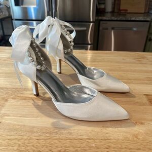 NEVER WORN Women's Pearl White High Heels, Pointed Toe, Size 9.5